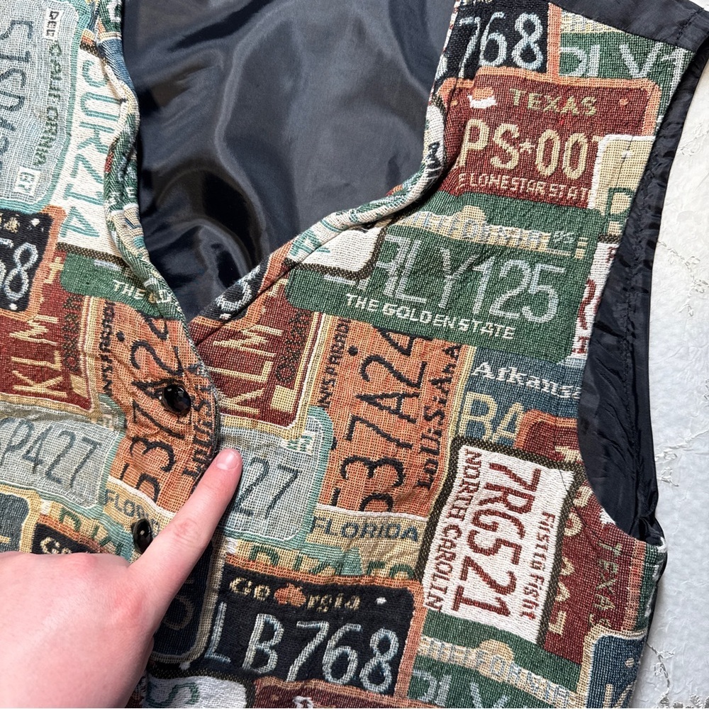 vintage united states license plate tapestry button up vest – best fit medium - Picture 4 of 6
